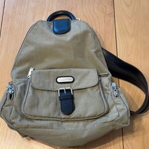 Baggallini tan & black backpack/crossbody bag.